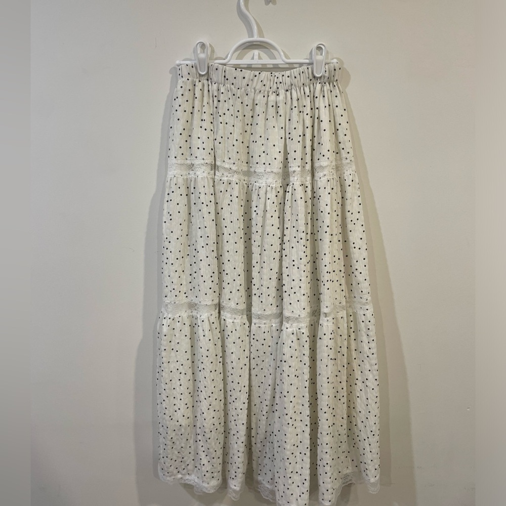 Black and white polka dot flowy skirt